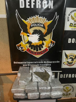 Dupla é presa pela Defron com 27 quilos de maconha em Dourados