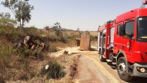 Motorista morre após tombar carreta carregada de soja em Caarapó