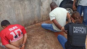 Defron prende dupla com quase 2 toneladas de drogas em Dourados