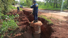 Motoristas precisam tomar cuidado ao passar pelo local; Fotos: Sidnei Bronka/Ligado Na Notícia