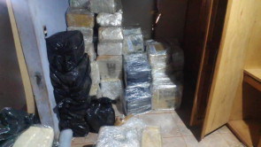 Defron fecha entreposto e apreende 1,5 toneladas de drogas em Dourados