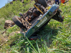 Carreta sem freio colide com caminhonete na ‘Serra da Morte’ e deixa um morto