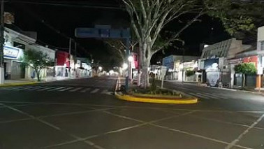 Primeira noite do toque de recolher em Dourados.