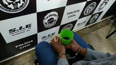 Homem é preso com arma e drogas pelo SIG em Dourados.