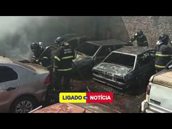 Incêndio destrói carros apreendidos no pátio do Detran
