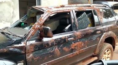 Motorista não obedece ordem de parada e capota veículo