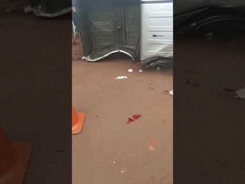 Acidente entre caminhonetes deixa homem gravemente ferido em Dourados