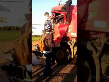 Motorista de carreta morre após bater na traseira de outra carreta em Naviraí