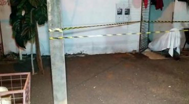 Mulher é assassinada a tiros na frente de casa em Itaporã