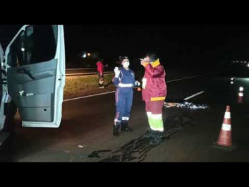 Homem morre ao ser atropelado por carro e moto na BR-163