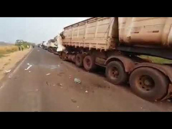 Acidente com engavetamento mata 2 caminhoneiros na BR-262