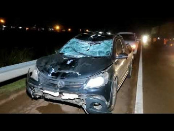 Ciclista fica em estado gravíssimo após ser atropelado por carro na BR-163 em Dourados