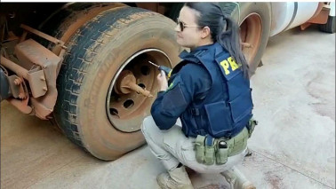 Homem é preso conduzindo carreta com droga e produtos contrabandeados do Paraguai