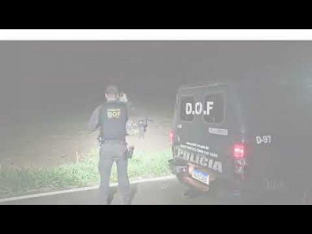 Rapaz tenta fugir, mas capota veículo com quase 1 tonelada de maconha em MS