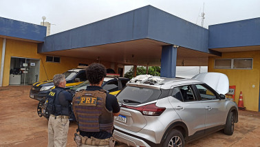 PRF apreende quase 12 quilos de droga escondida em carro na BR-463