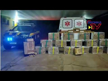 Motorista pula de "ambulância" em movimento e abandona 681 quilos de maconha