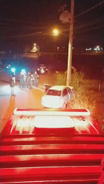 Atenção:Mulher morre ao bater carro em poste no Jardim Márcia em Dourados.